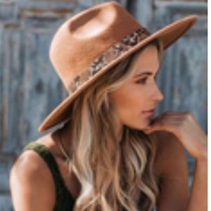 Vici hat. Camel color with snake belt.